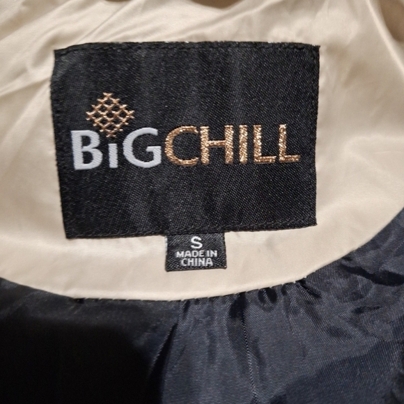 Big Chill Quilted Puffer Vest in Cream with Black Trim - Picture 7 of 8